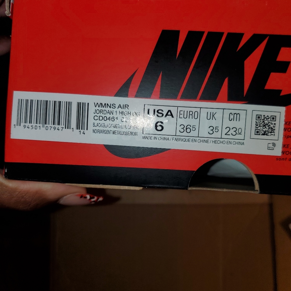 Womens size 6 jordan 1s hi OG. Silver toe